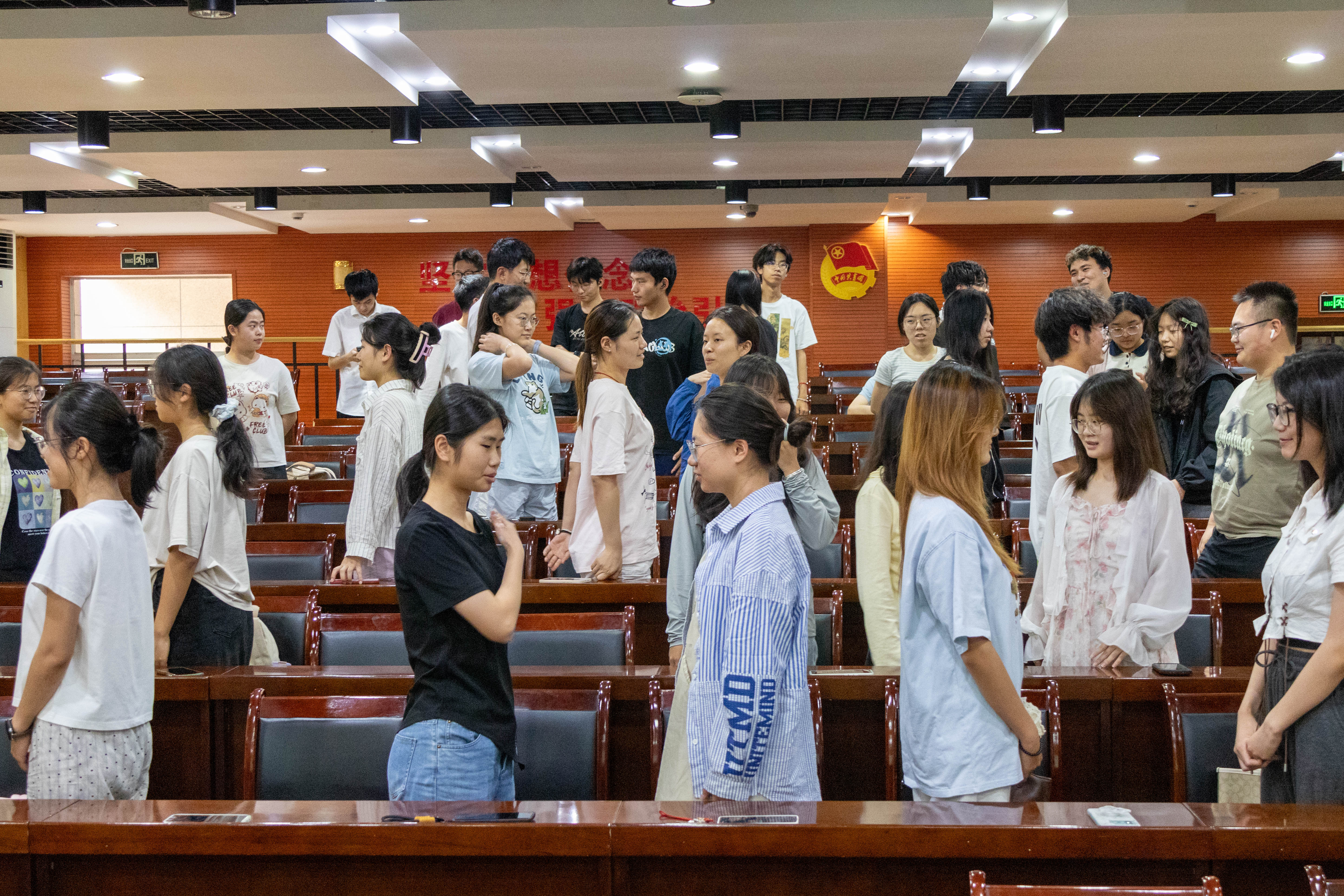 观众互动纠正仪态 (9).jpg