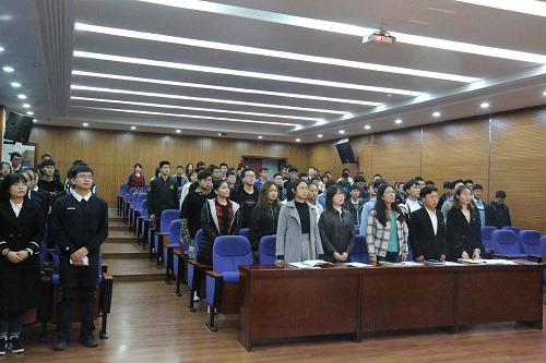 与会全体成员齐唱团歌.jpg