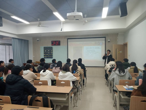 计算18级支部认真观看全国科学道德和学风建设宣讲教育报告会.jpg