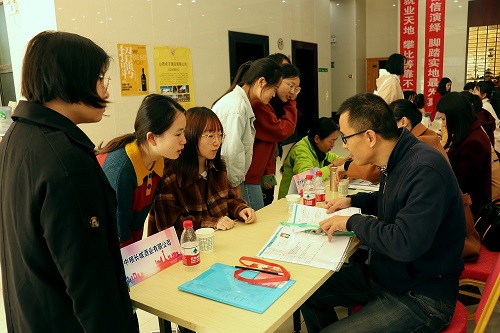 663c601bb9f542709a32c9575de6621b.jpg 企业招聘.JPG