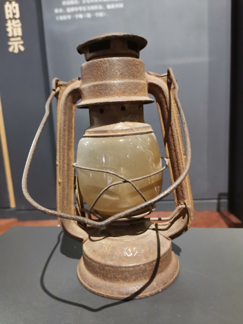 游击队使用过的灯.jpg