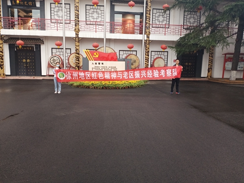 队员们来到马庄村委会考察.jpg