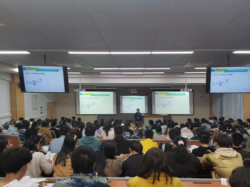 报告会现场500.jpg