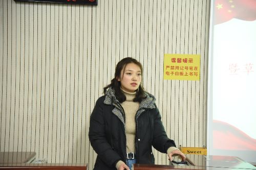60361162926e4ad4b75d5a6dd16f242b.jpg 草业学院辅导员郭燕楠讲话.jpg