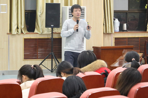 讲座现场500.jpg