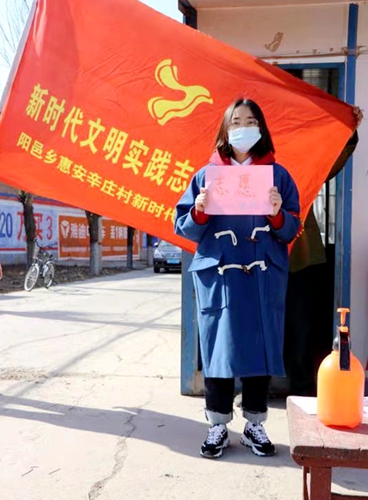 张雅茹同学志愿服务照片_副本.jpg