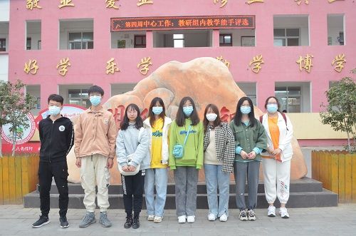 志愿者们合影留念.jpg