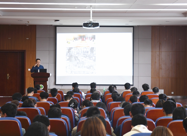 报告会现场_副本.jpg