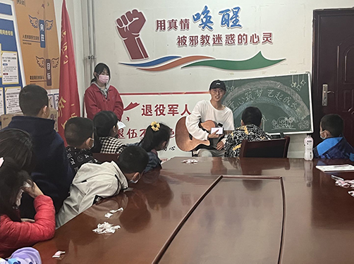 吉他弹唱表演.jpg