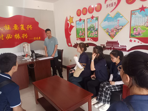 与豆家堡村书记交流照片.jpg